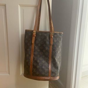 Authentic GM Louis Vuitton large Bucket Bag GUC